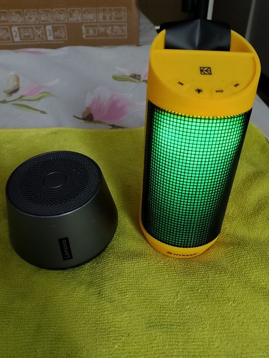 Dwa głośniki bluetooth