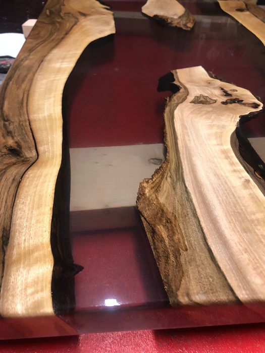 Стіл з епоксидної смоли. Меблі на замовлення.