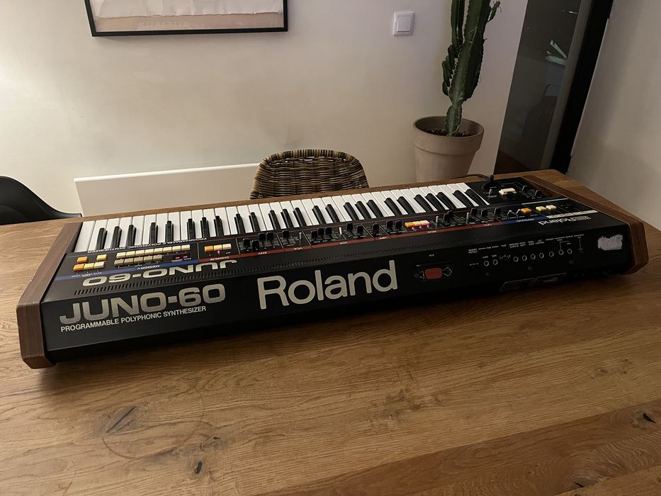 Sintetizador Roland Juno 60
