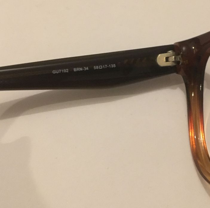 Vendo armação de óculos marca Guess