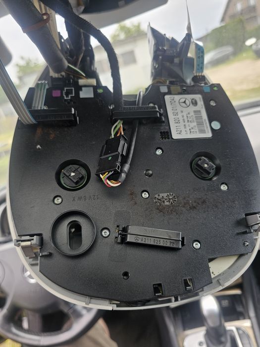 Lampka oświetlenie kabiny mercedes w211