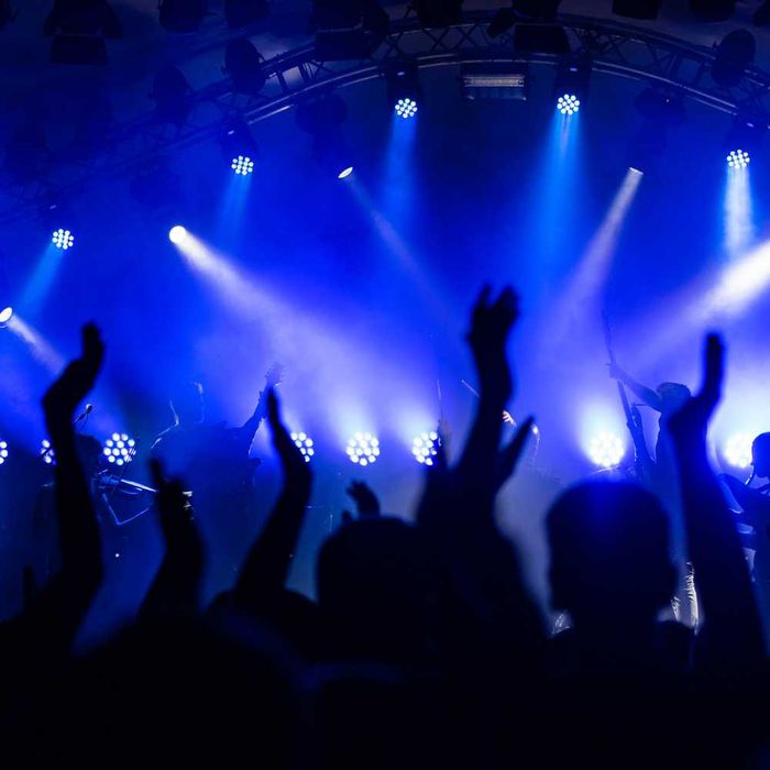 Wynajem NAGŁOŚNIENIA głośników OŚWIETLENIA stół dj konsola na imprezę