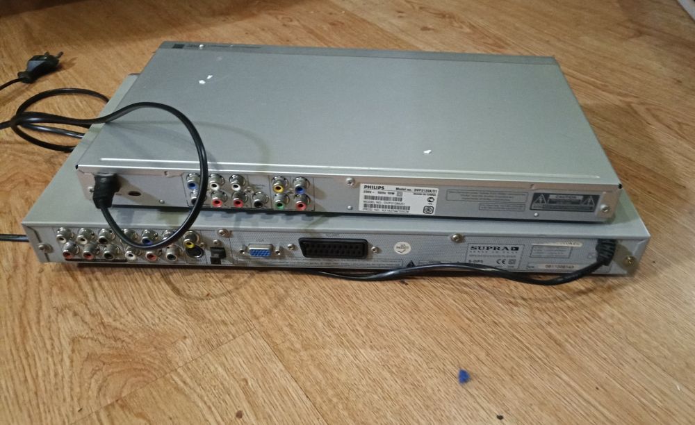 dvd 3~шт.,(хорошей фирмы),рабочие,пульты тоже есть.