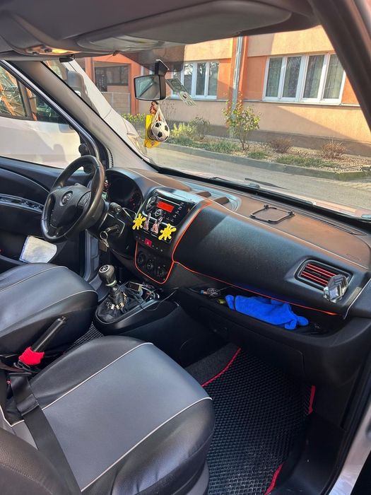 Opel combo.