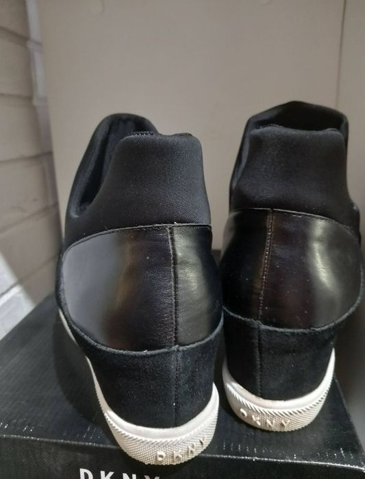 Sneakersy DKNY 42.5