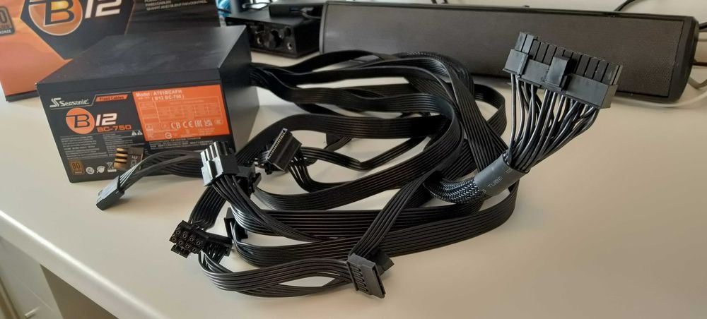 Fonte ATX Seasonic B12 BC-750 80 Plus Bronze 750W, com garantia!64740481575939122