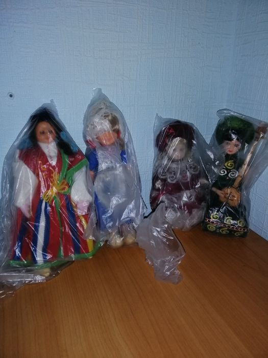 Куклы фарфор пластик для коллекции в национальных костюмах винтаж