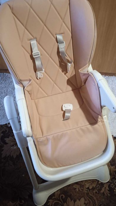 Дитячий столик для годування