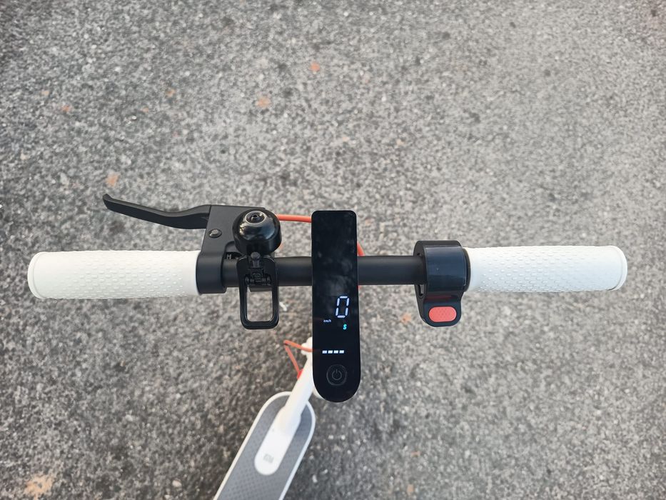 Xiaomi Mi Electric Scooter (Branca) - Excelente Estado + Acessórios