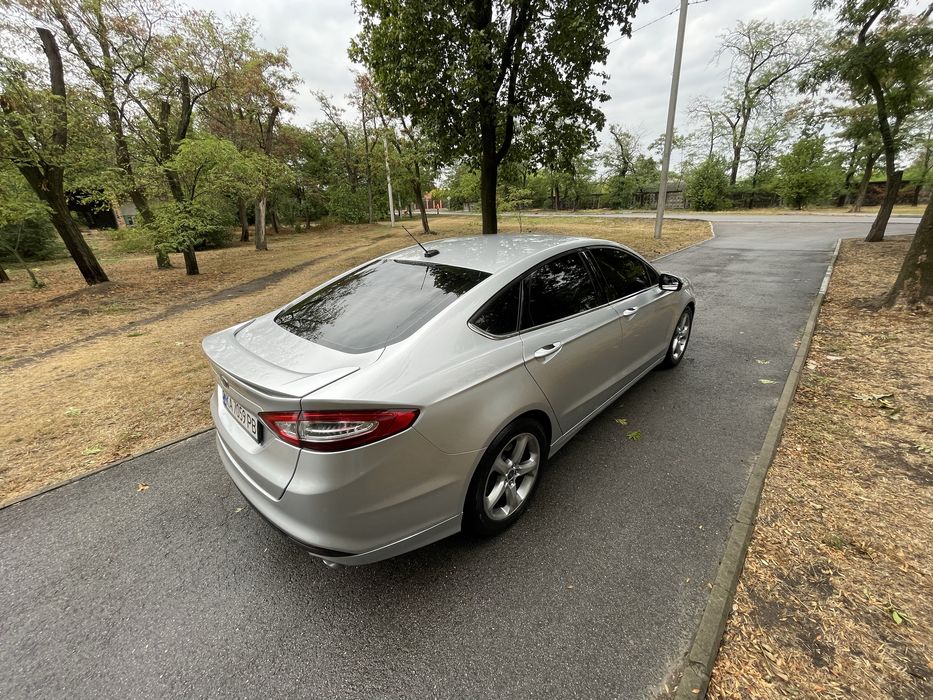 Продам Ford Fusion в гарній комплектації.