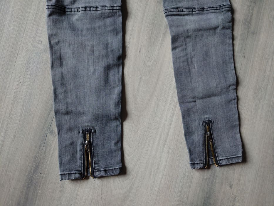 Włoskie jeansy szare biker moto przeszycia slim