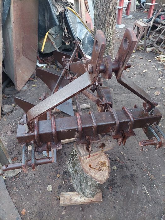 Продам плуг Одеського Заводу До малого Трактора