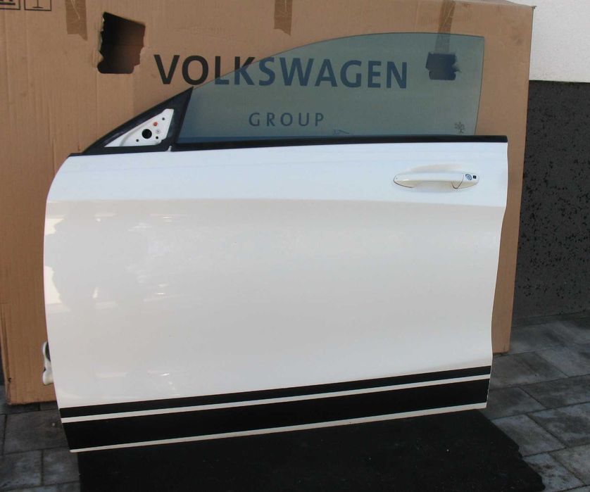 Mercedes CLA C117 Sedan drzwi lewe przód lakier 650 do założenia