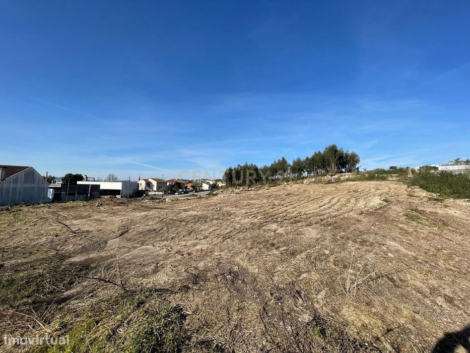 Terreno industrial de grandes dimensões, com 7 069m2, no Polo 6, em Fr