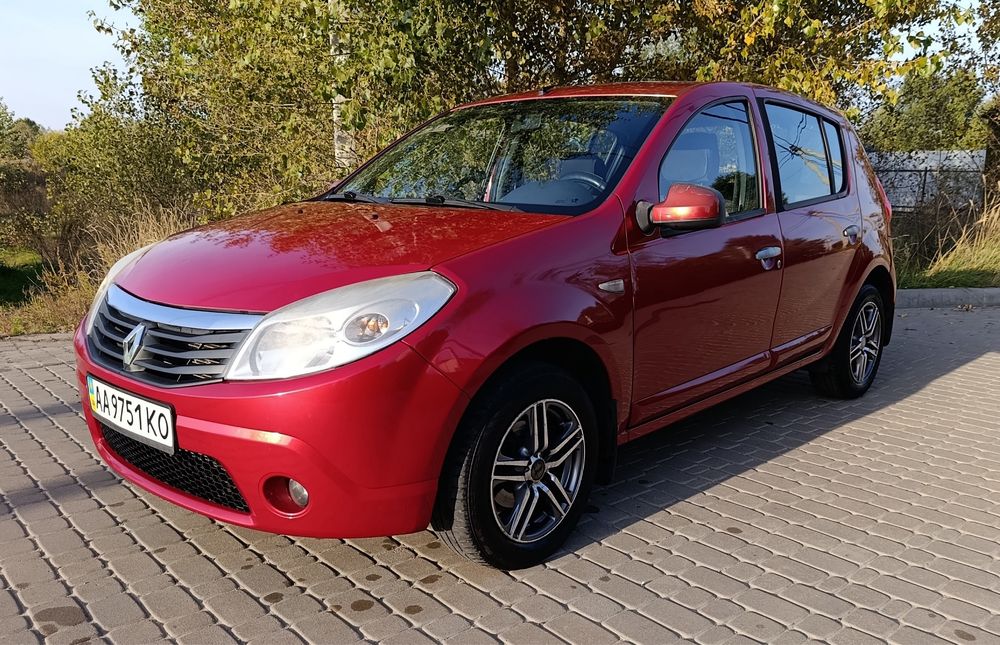 Renault Sandero 2011 офіційний газ/бензин 1,4 л