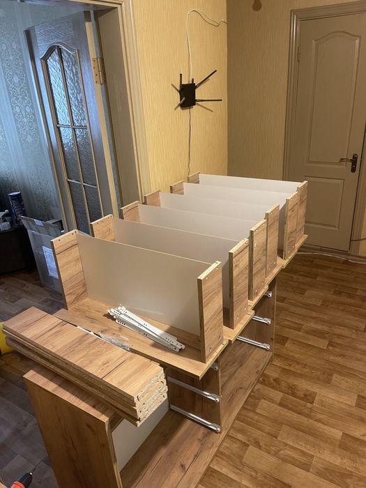 Швидка та якісна збірка меблів JYSK IKEA Епіцентр шафи, кухні, столи, стільці. Викуп, доставка та збірка під ключ!