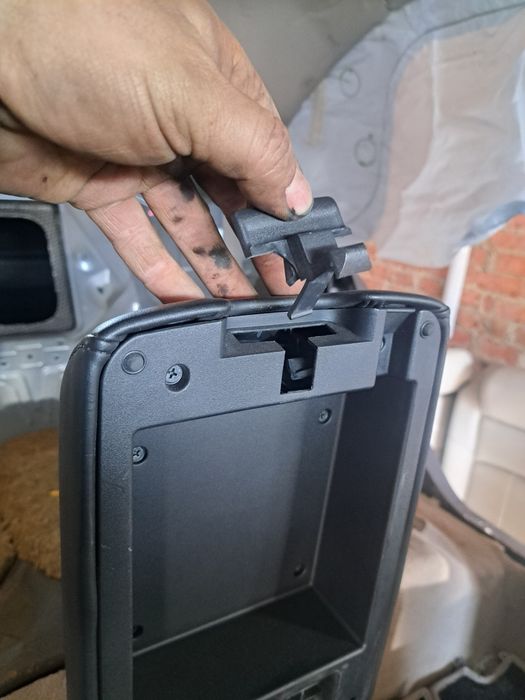 Тунель бардачок підстаканник підлокітник Infiniti G25 G35 07-13