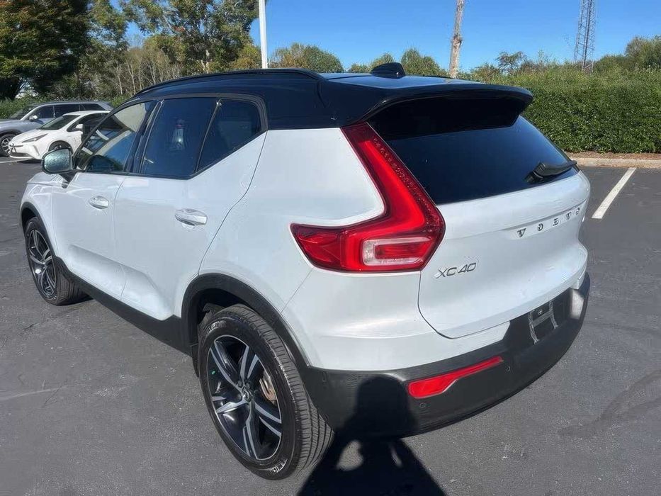 Volvo XC40 T5 R-Design      2022