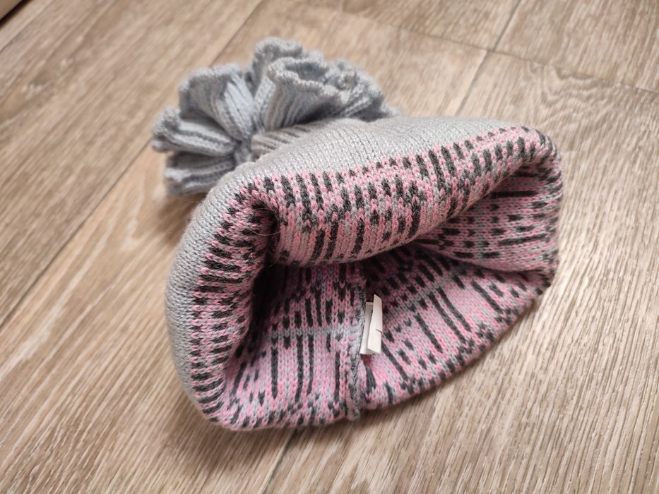 Симпатичная осенняя шапка для  девочки