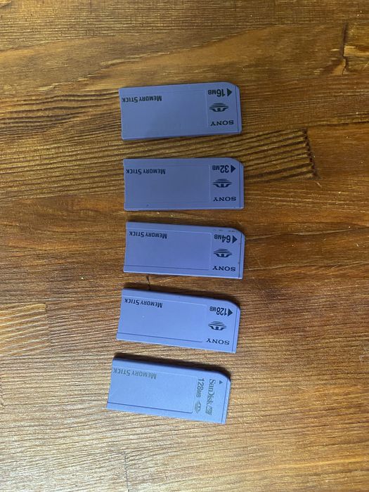 Оригінальні карти пам'яті Sony / SanDisk Memory Stick (16MB – 128MB) для камер та цифрової техніки