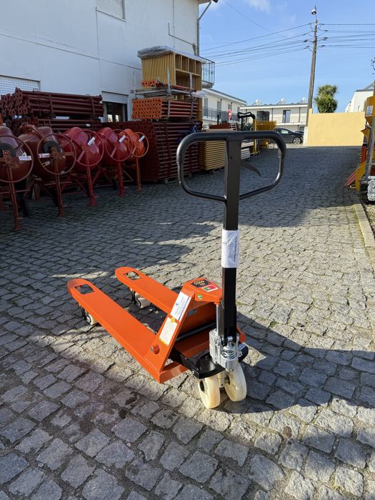 Porta paletes 2500kg 4 rodas