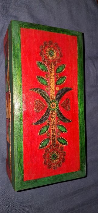 Drewniana szkatułka