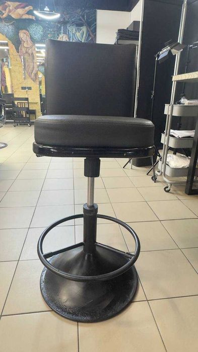 Продам диван IKEA, крісла, камери схову (локери)