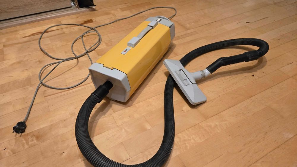 TYTUŁ: KULTOWY ZELMER 102 „Jamnik” 1977 – Ikona PRL