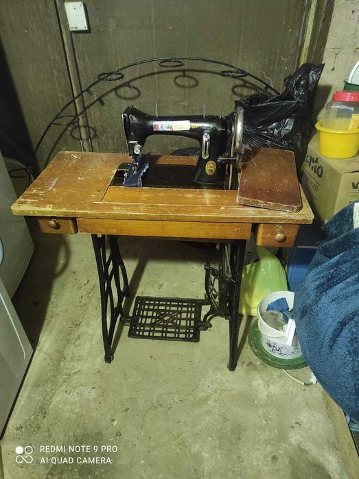 Продам швейну машинку