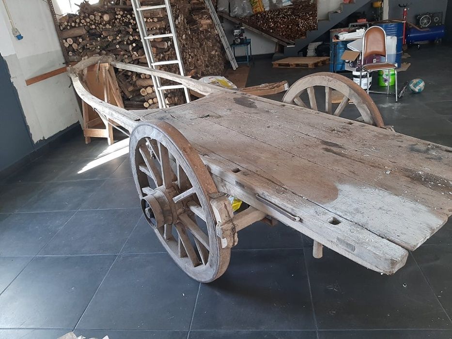 Carroça / Carro de Bois em Madeira e Ferro Forjado