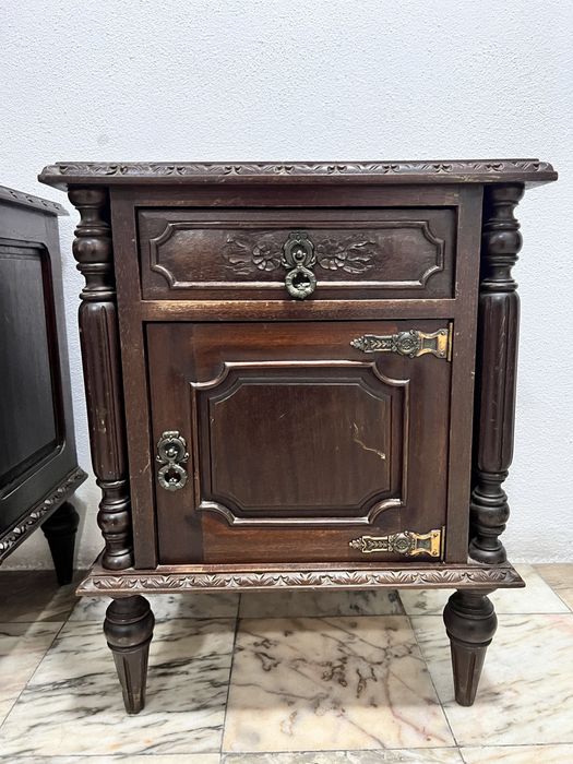 Par de mesas de cabeceira