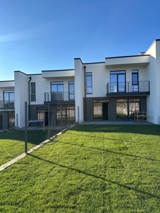 Власник продає. 2 поверхові таунхауси з ділянкою на 4 сотки