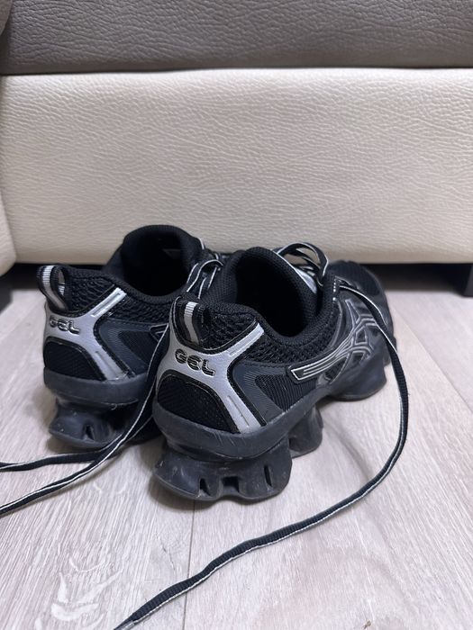Продам кросівки asics