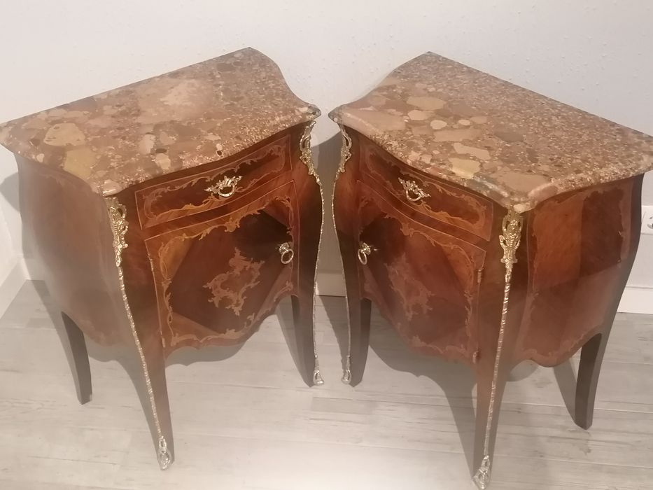 Par meias cómodas "Bombée" (mesas apoio, mesinhas cabeceira) Luís XV