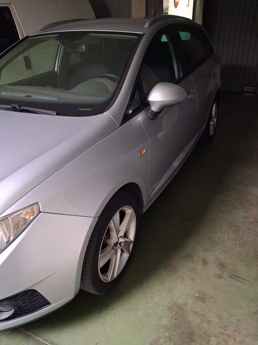 Carro em muito bom estado sem nada a fazer muito economico a gasolina