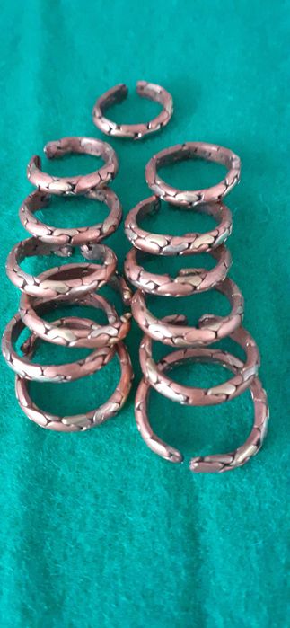 Alianças. Entrelaçadas com cobre