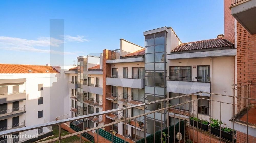 T2 Quinta da Borleteira: Luminosidade, Áreas Generosas e Garagem Box