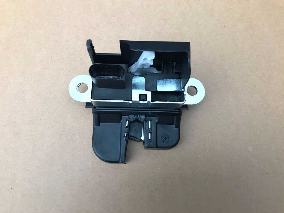 Замок задней двери Volkswagen Golf 5 6 Passat B7 B8 Touran