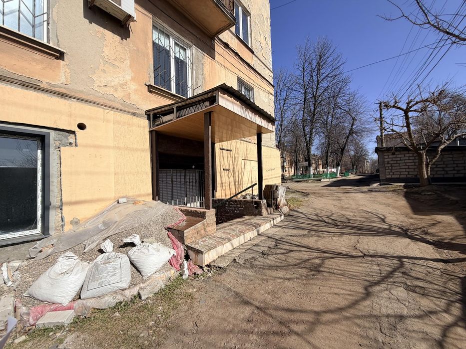 Продаж не великого нежитлового приміщення. "Гірник".