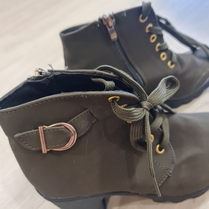 Bota com salto pequeno, verde