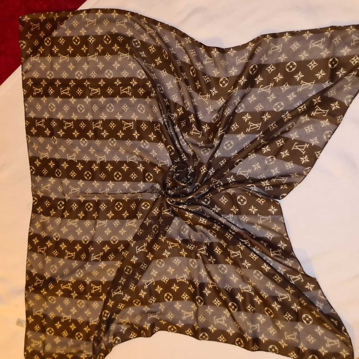 Chusta apaszka modna włoska LV