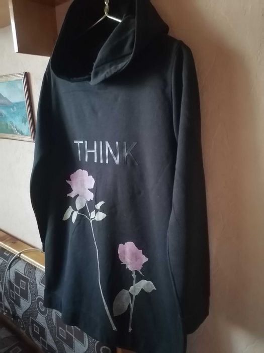 Платье толстовка с капюшоном.