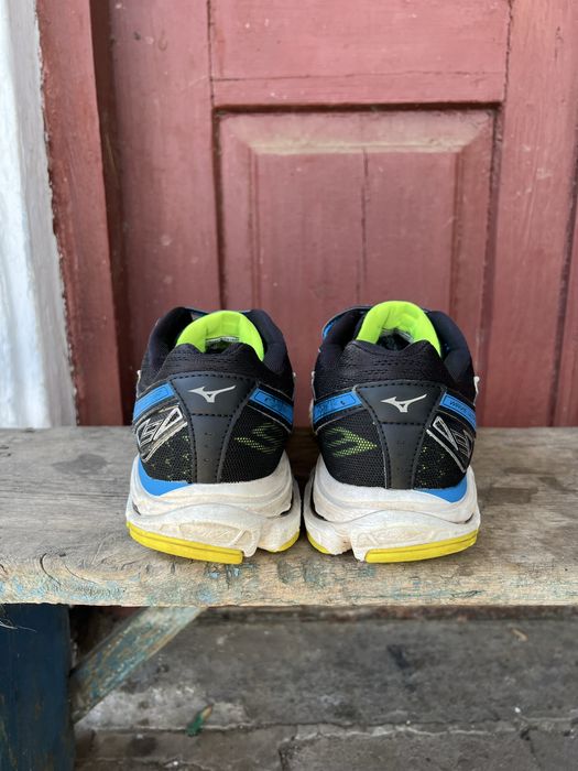 Кросівки Mizuno Wave Ultima 9