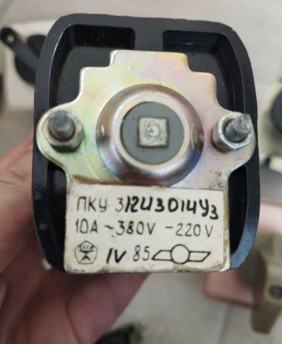 Перемикач кулачковий універсальний ПКУ3-14Ж200 16А 
Перемикач кулачк