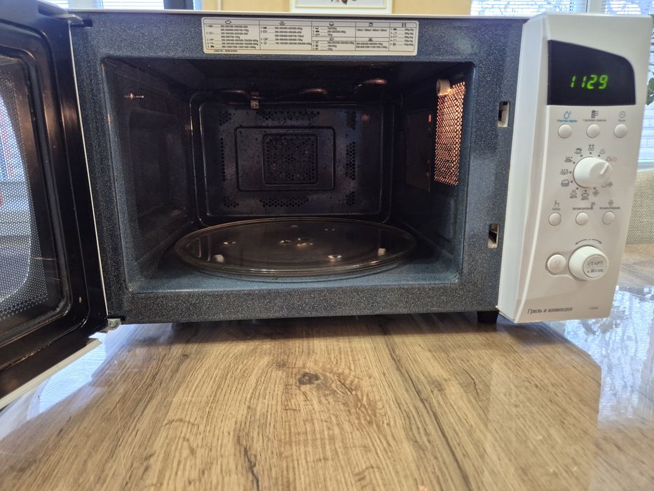 Продам мікрохвильову піч Samsung