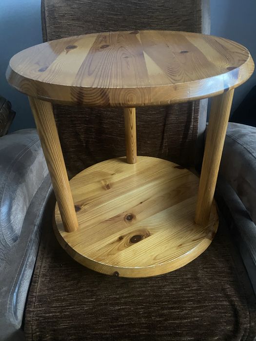 Sosnowy stoliczek