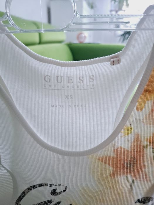 Top Guess XS - S koszulka prążek ramiaczka biała