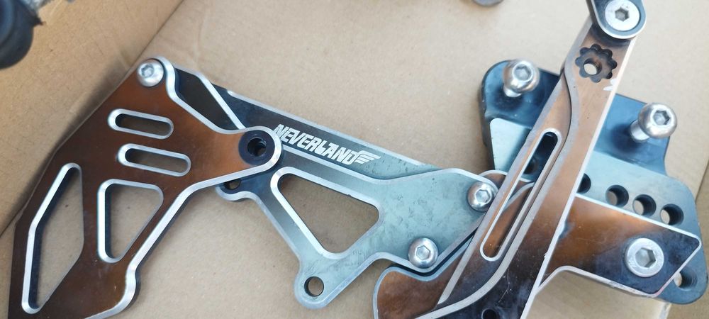 Комплект регулируемых подножек Suzuki GSX-R 600/750 K6K7K8K9 Neverland