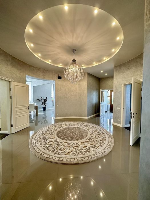 Продаж вишуканого маєтку  с. Гора