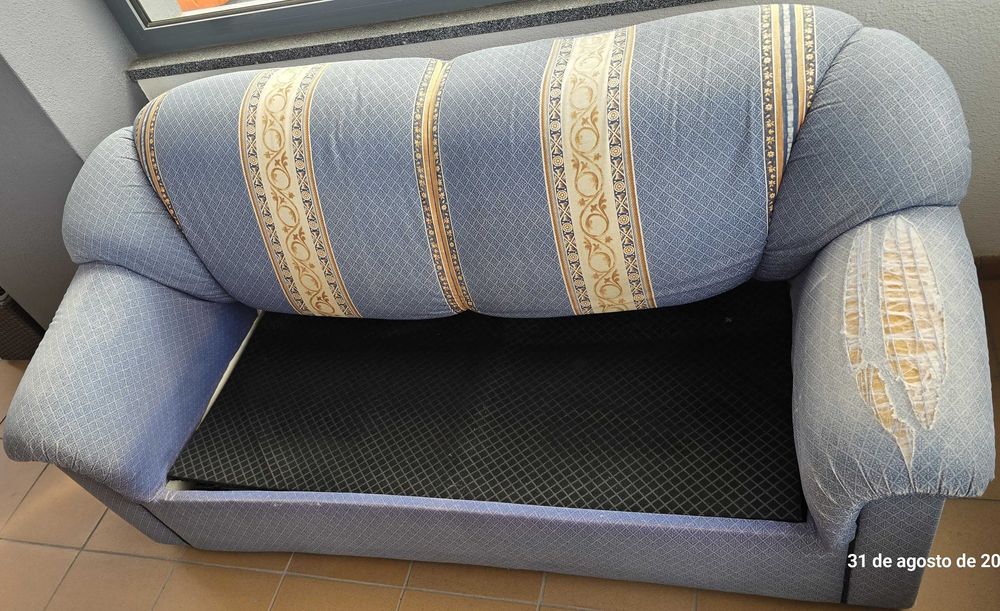 Sofá cama  2 lugares + 2 poltronas
